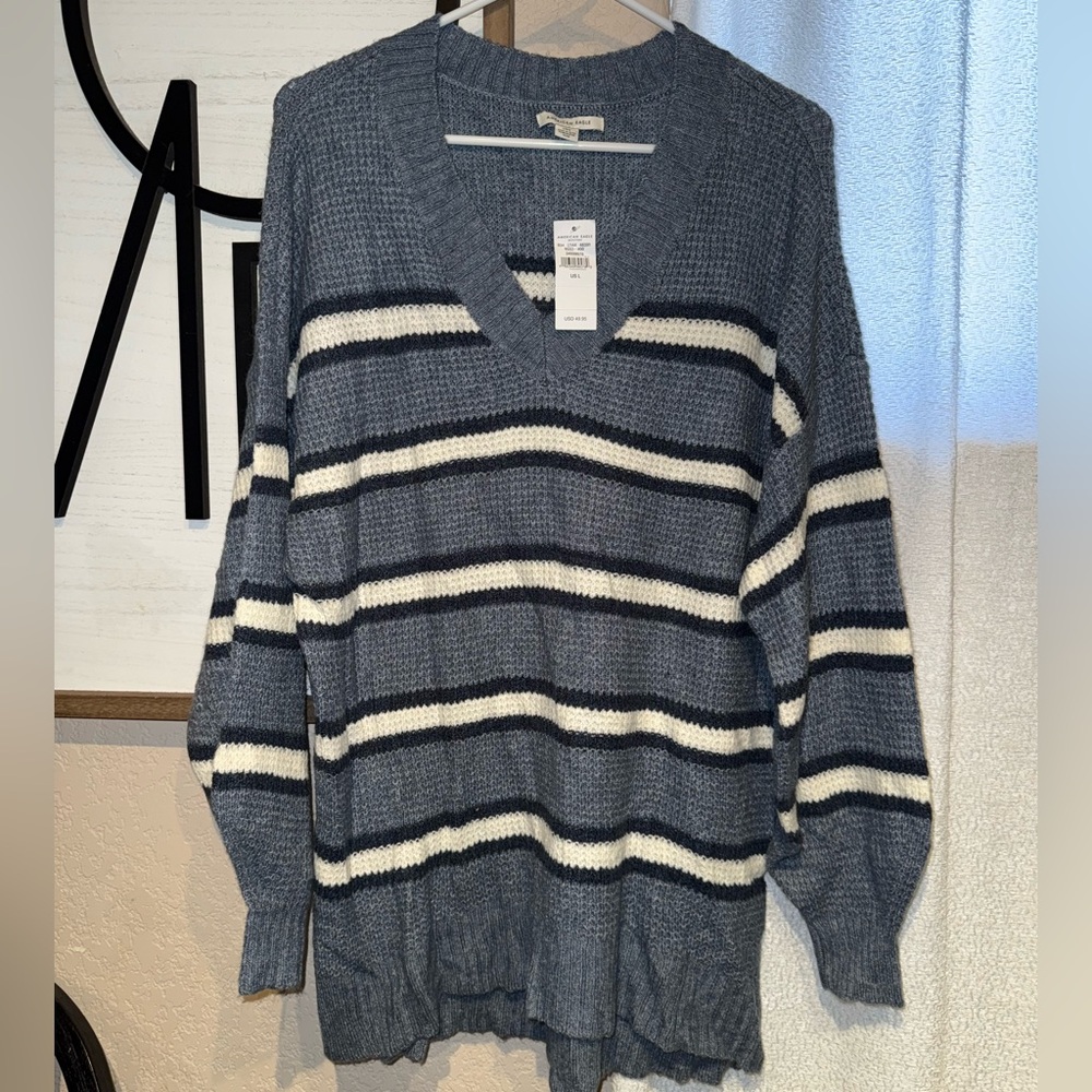 American Eagle knit Blue and White Striped Sweater new